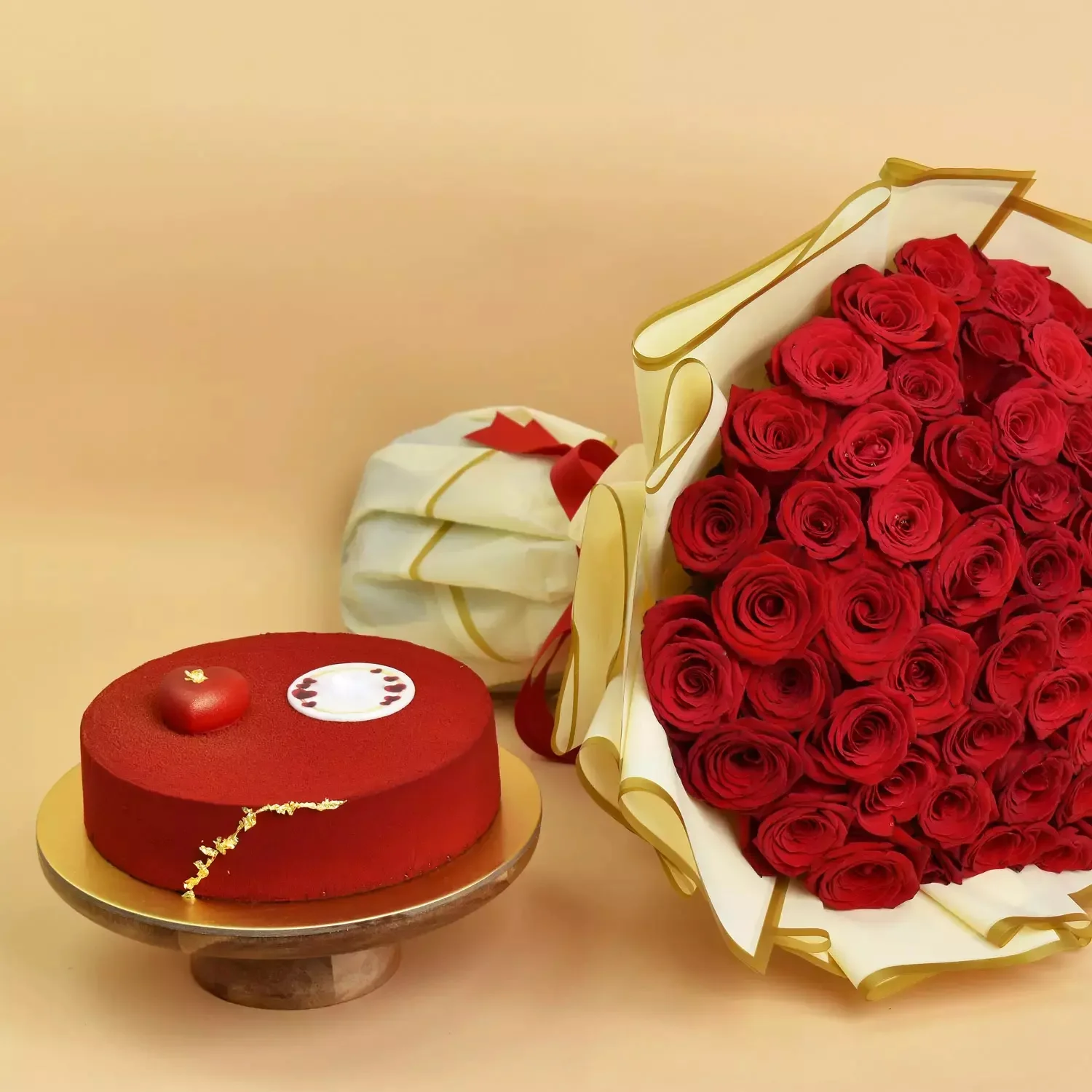 كومبو بوكيه ورد أحمر و كيكه حب - Image 3