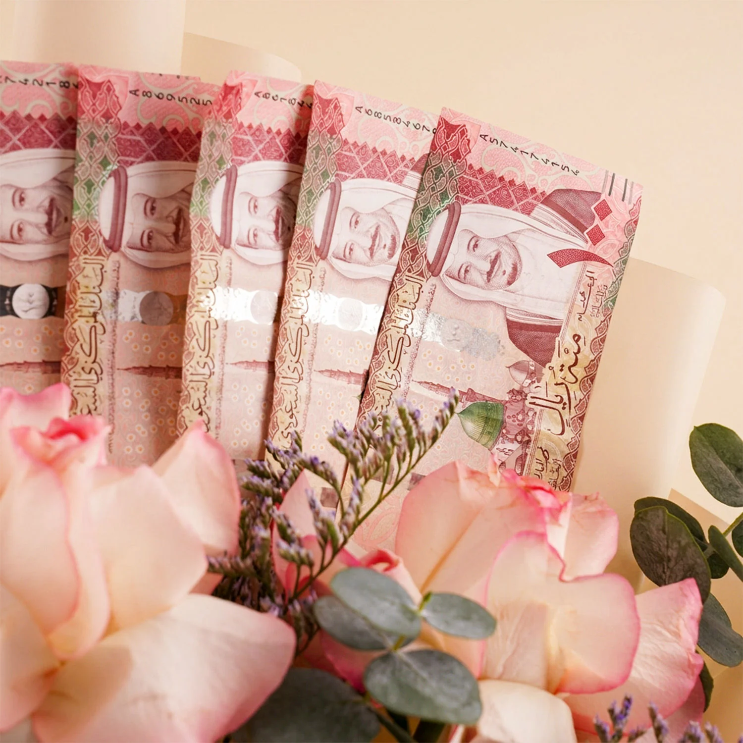 باقة ورد جميلة مع 1000 ريال - Image 3