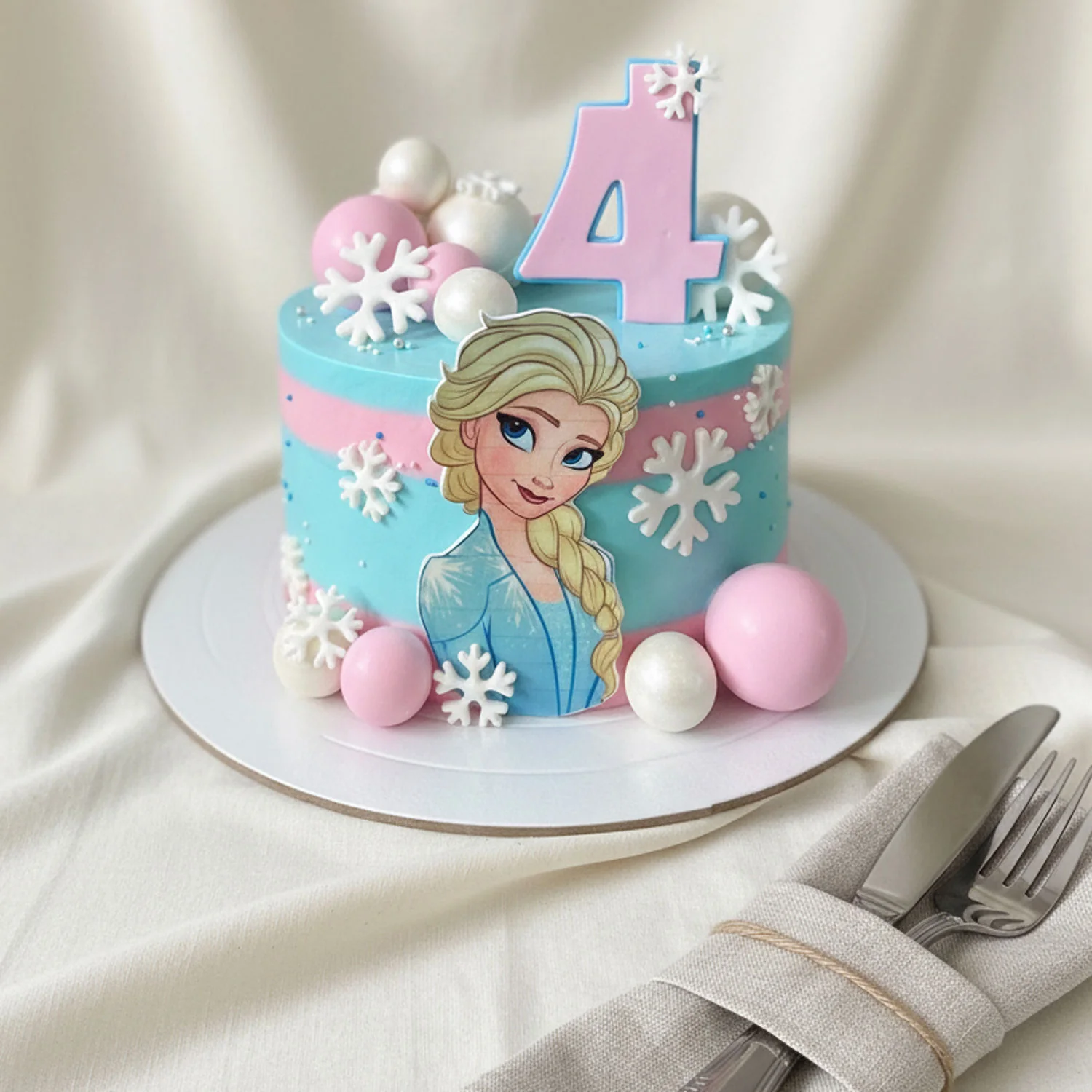 كيك عيد ميلاد اطفال أميرة الثلج