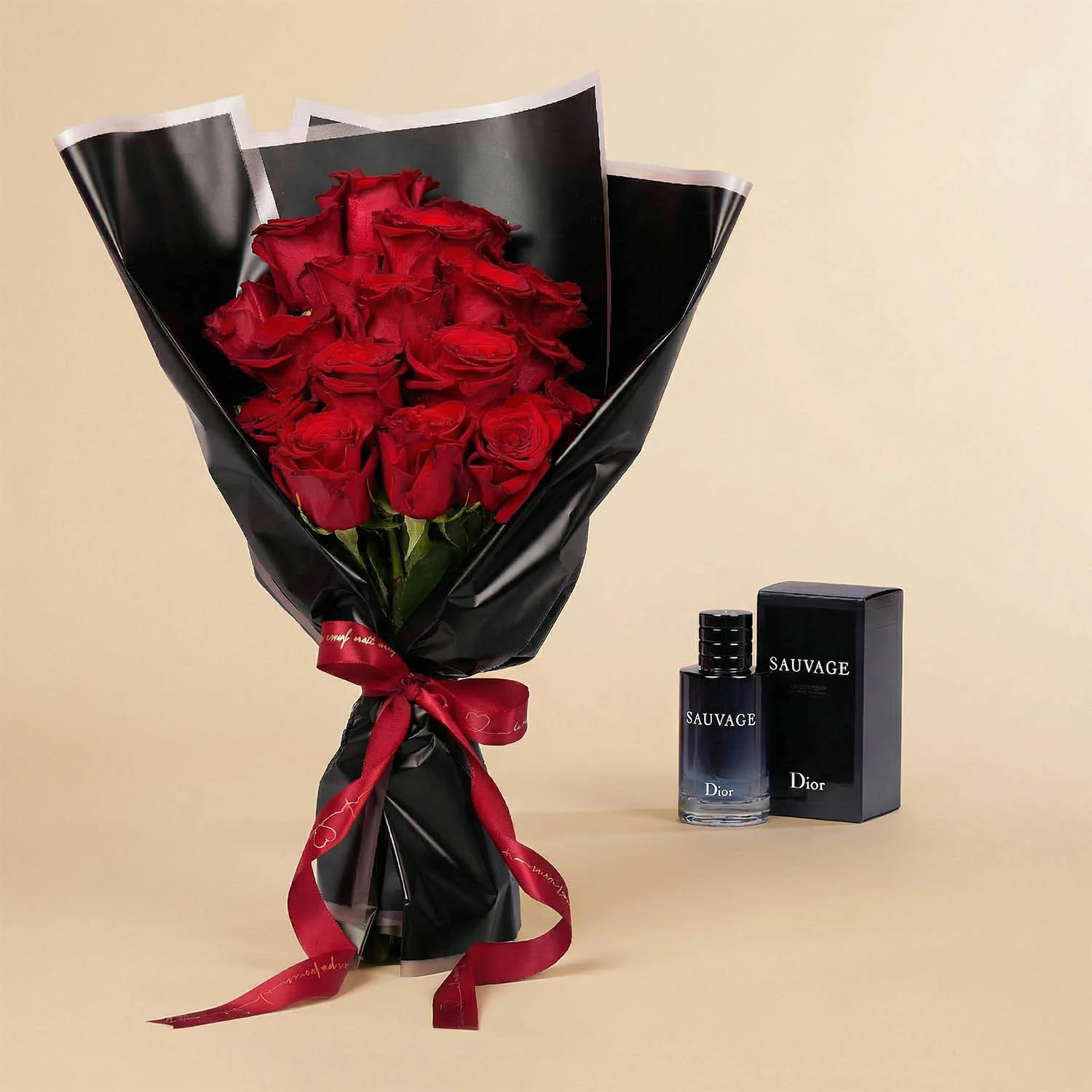 بوكيه ورد أحمر مع عطر ديور سوفاج رجالي