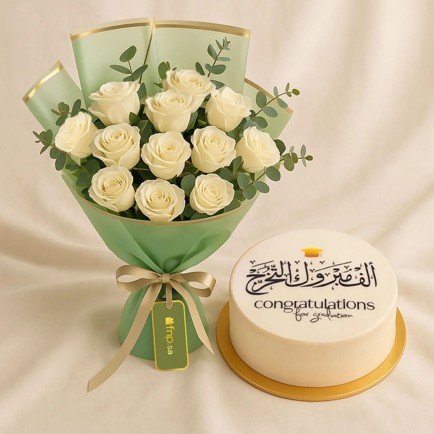 كيك مبروك التخرج و باقة ورد أبيض