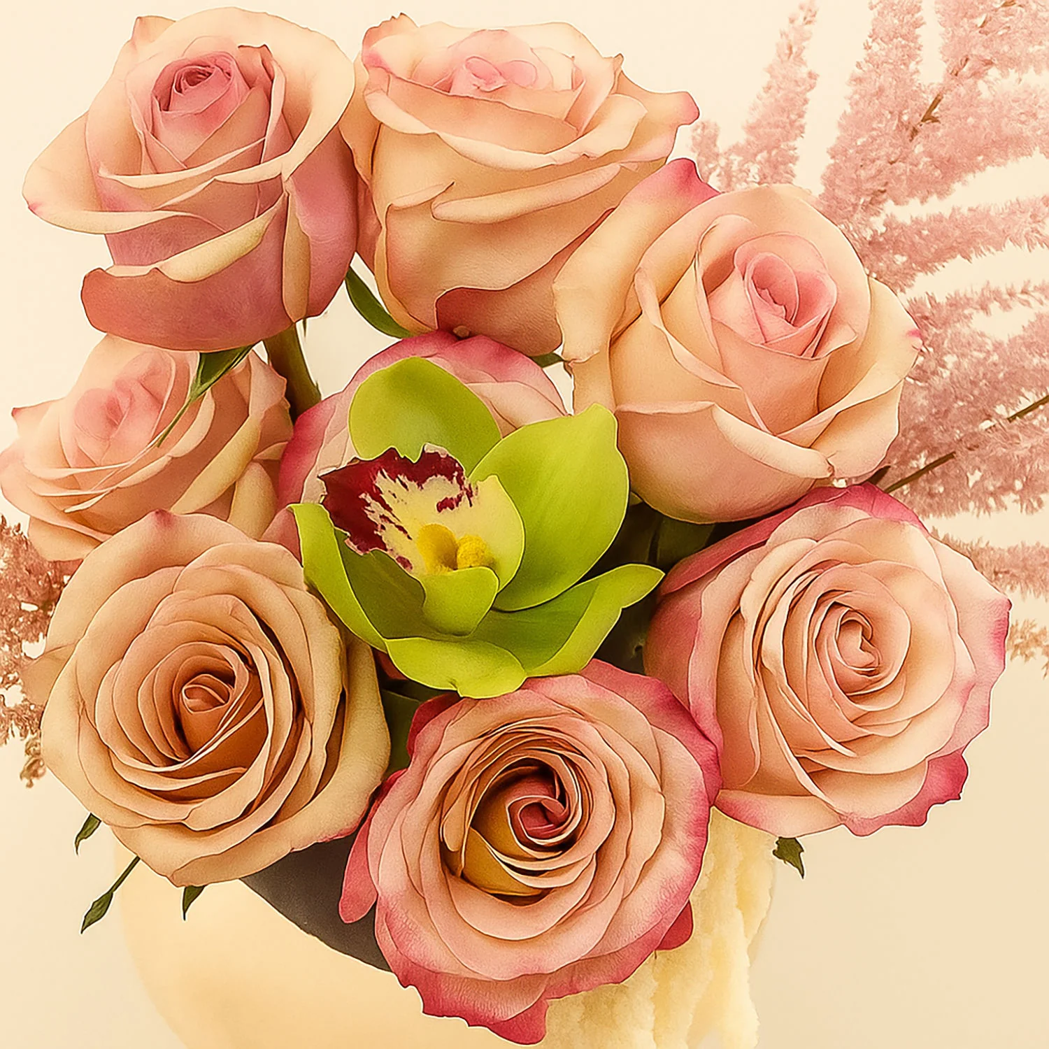 فازة ورود ساحرة في حامل أنيق - Image 2