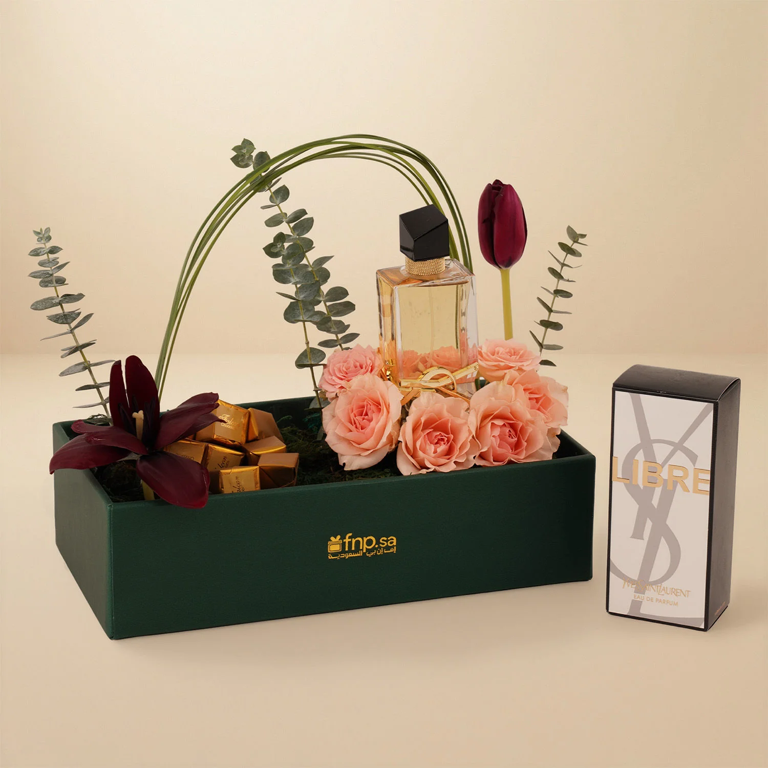 ورد جوري مع عطر ليبر للنساء وشوكولاتة