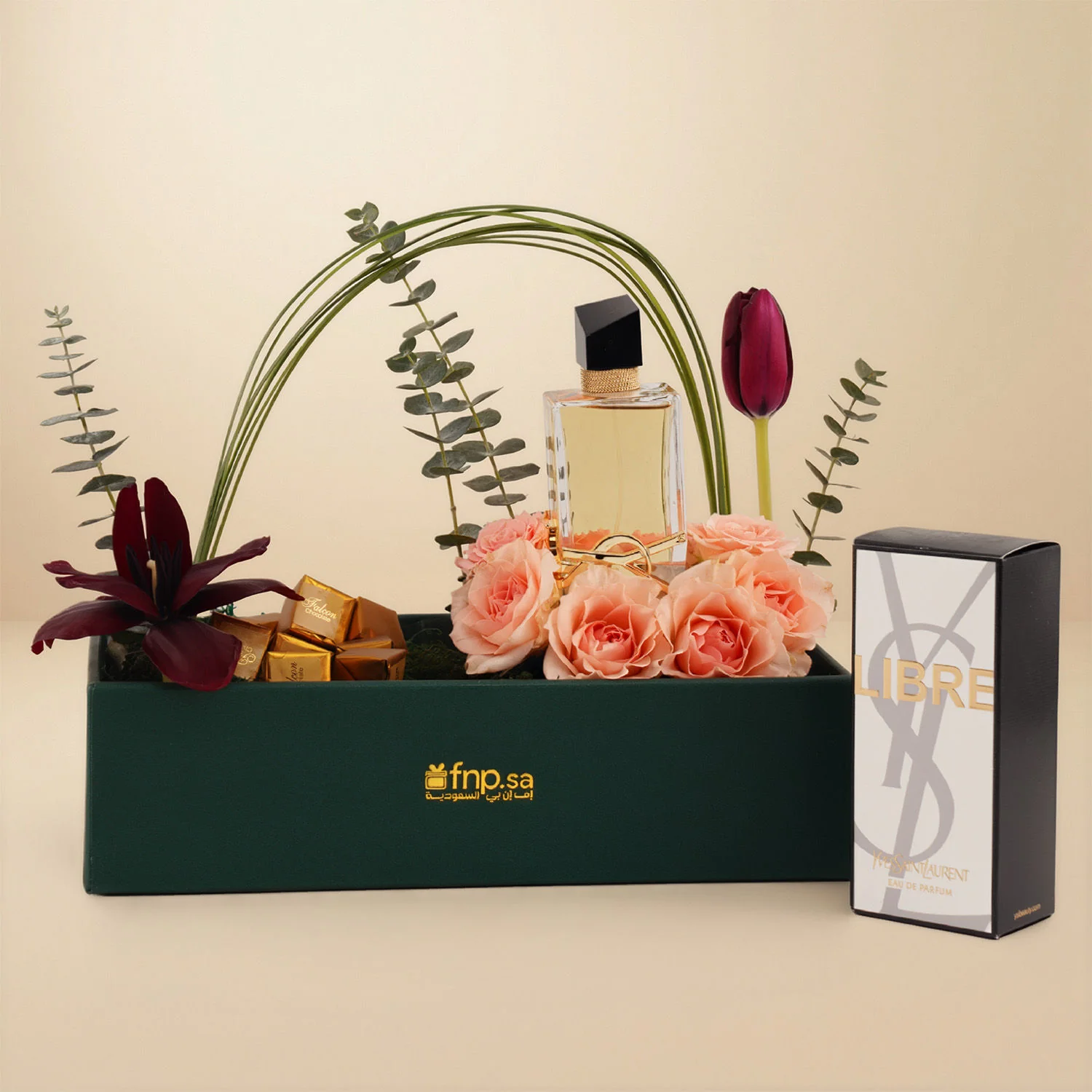 ورد جوري مع عطر ليبر للنساء وشوكولاتة - Image 2
