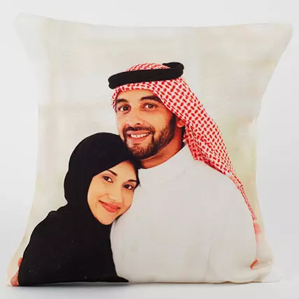 وسادة بيضاء مخصصة بصورة شخصية