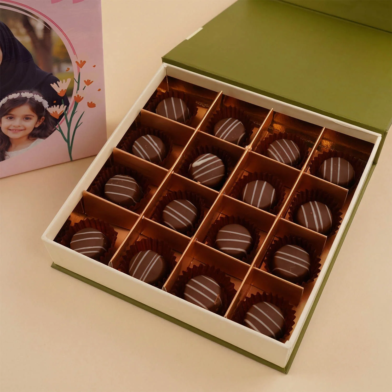 علبة شوكولاتة أحبك أمي - Image 3