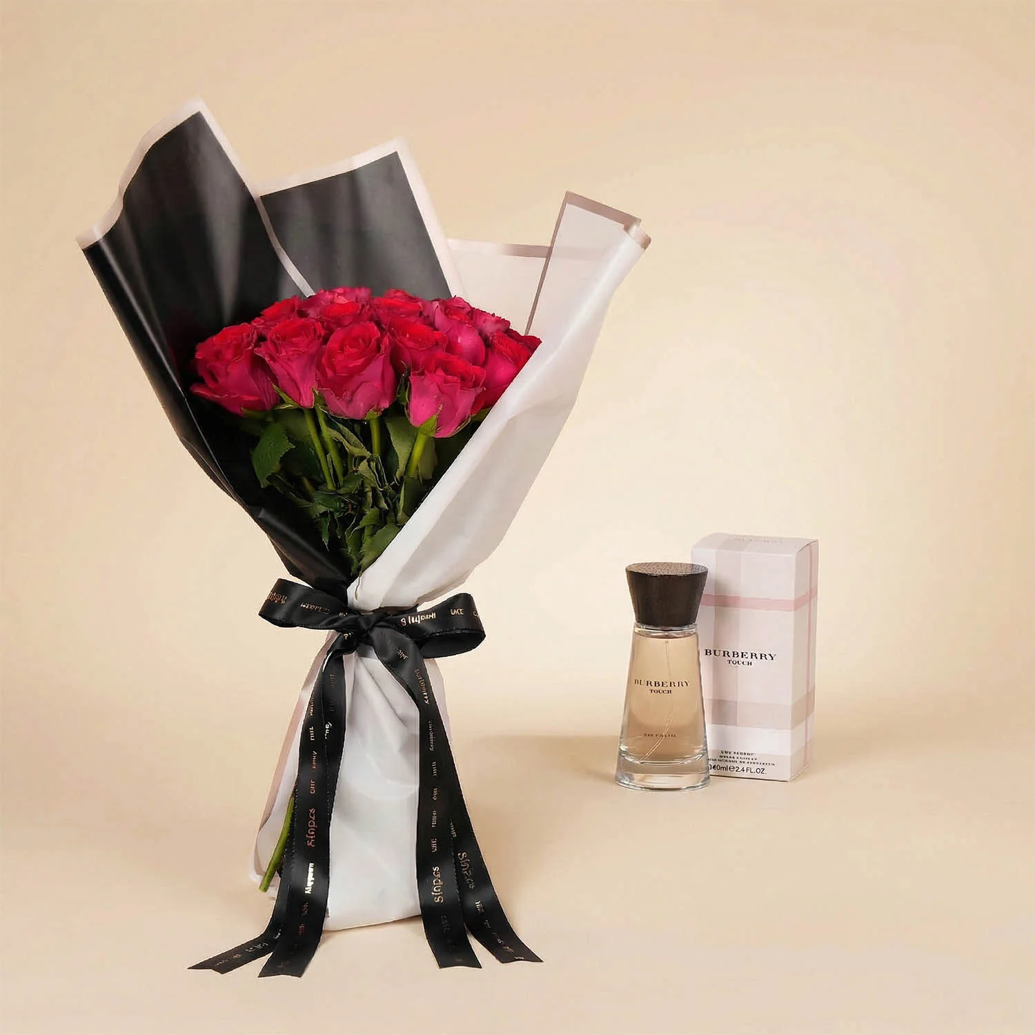 باقة ورود فوشية مع عطر بربري لندن للنساء