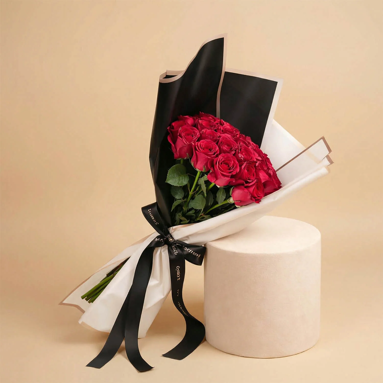 باقة ورود فوشية مع عطر بربري لندن للنساء - Image 3