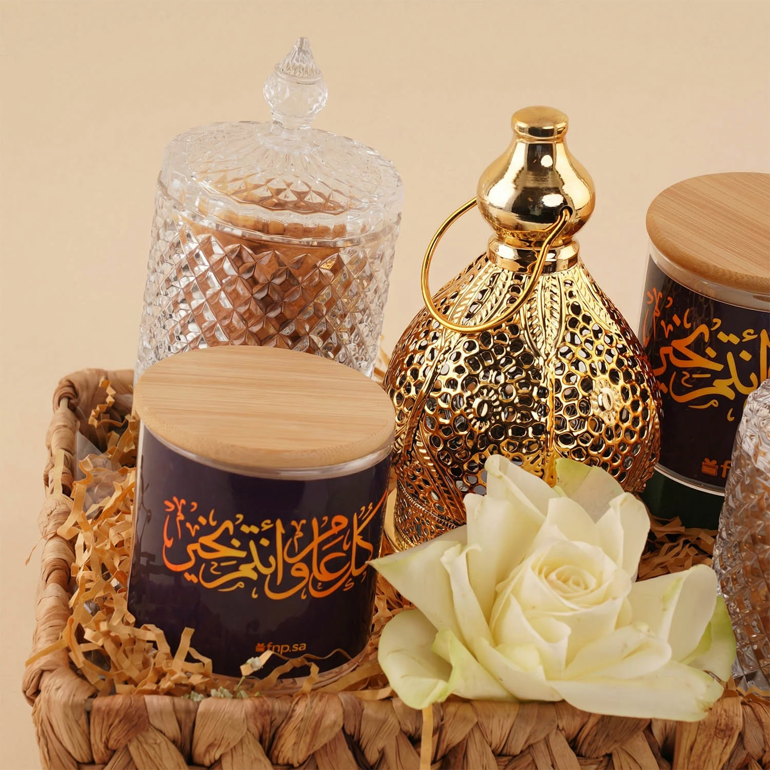 سلة طيبات فانوس رمضان مع وردة بيضاء - Image 4